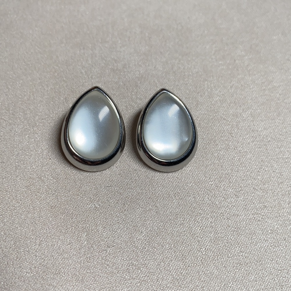 Teardrop moonstone earrings